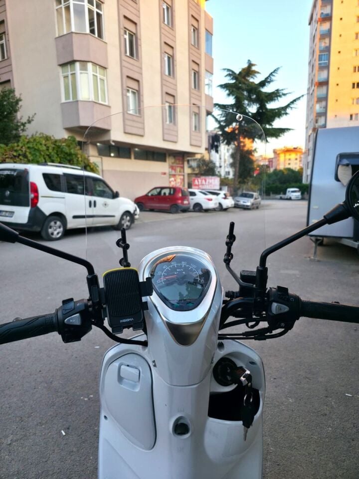 MOTOCAM Rks Neon 125 Ön Cam 2023-2026 Model 44cm Şeffaf Renkli 4mm APARATSIZ