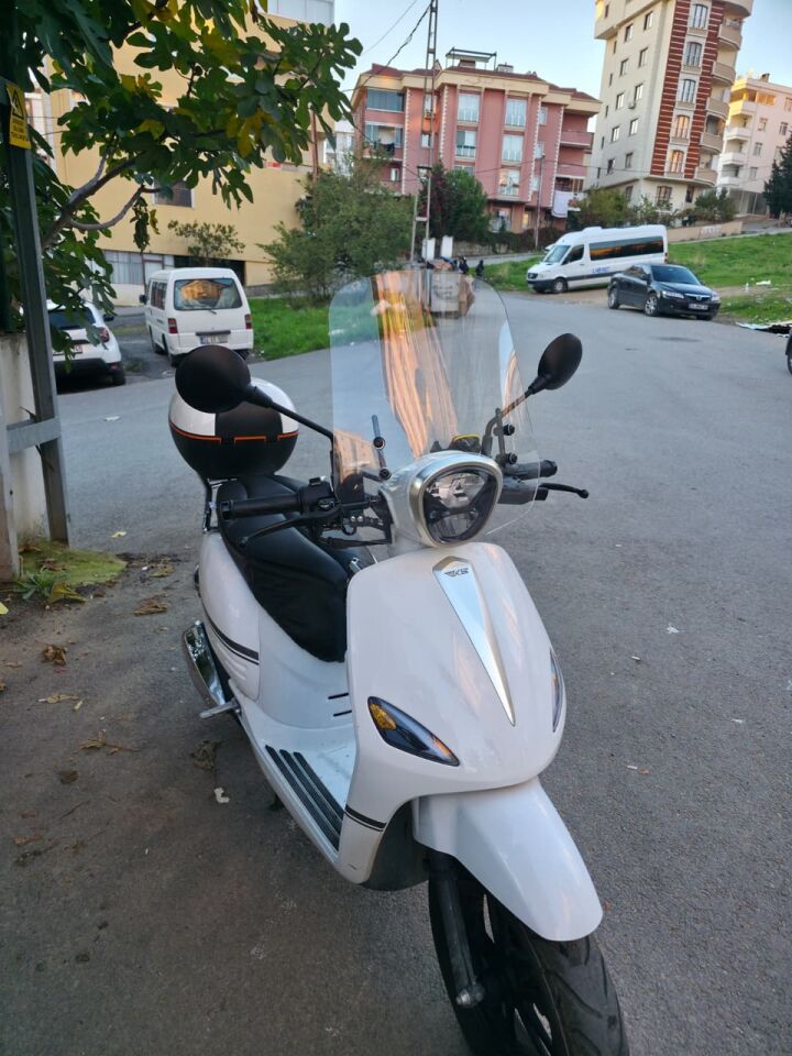 MOTOCAM Rks Neon 125 Ön Cam 2023-2026 Model 44cm Şeffaf Renkli 4mm APARATSIZ