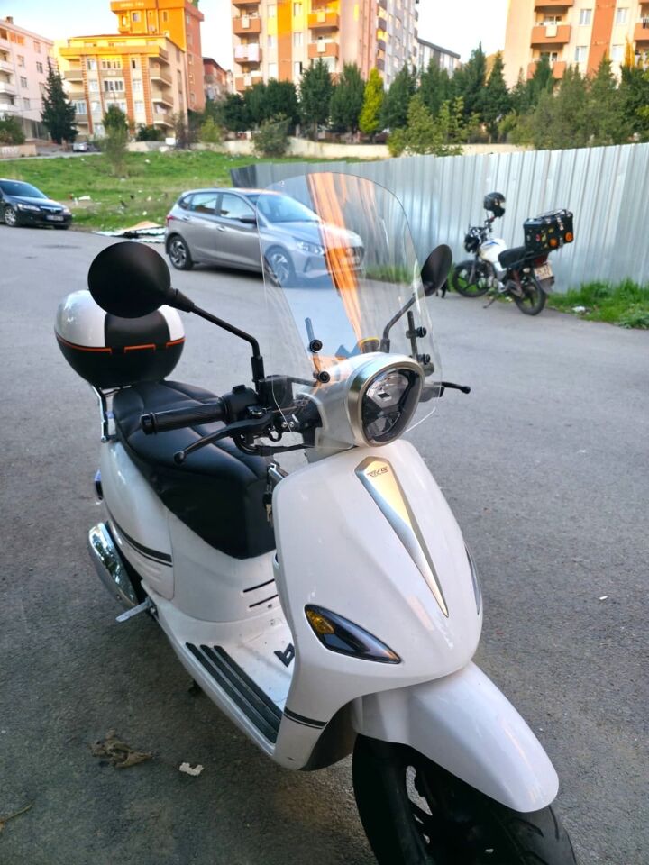 MOTOCAM Rks Neon 125 Ön Cam 2023-2026 Model 44cm Şeffaf Renkli 4mm APARATSIZ