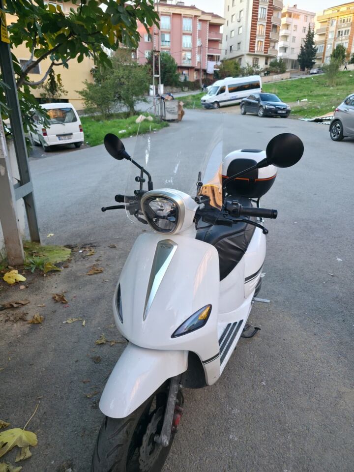 MOTOCAM Rks Neon 125 Ön Cam 2023-2026 Model 44cm Şeffaf Renkli 4mm APARATSIZ