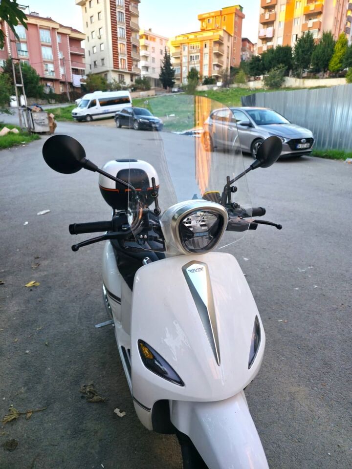 MOTOCAM Rks Neon 125 Ön Cam 2023-2026 Model 44cm Şeffaf Renkli 4mm APARATSIZ