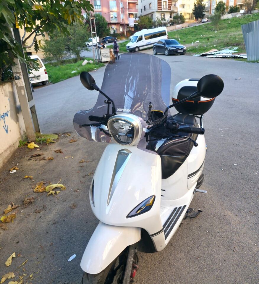 MOTOCAM Rks Neon 125 Ön Cam 2023-2026 Model 45cm Füme Renkli 4mm Elcikli APARATSIZ