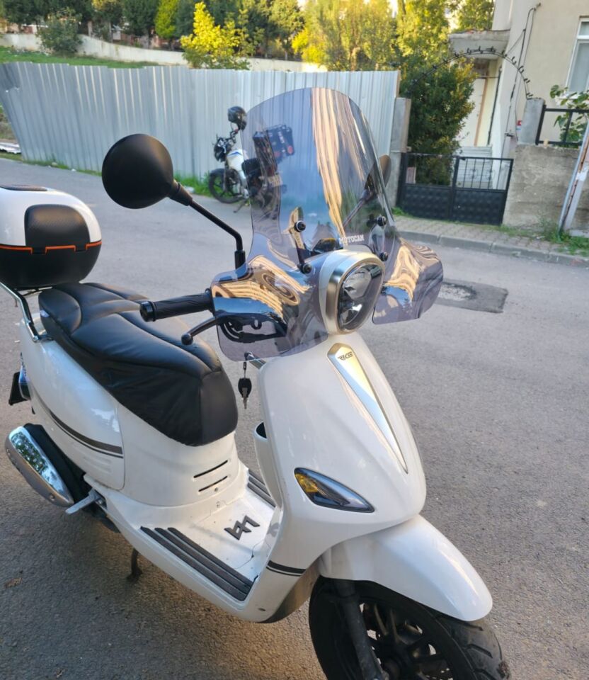 MOTOCAM Rks Neon 125 Ön Cam 2023-2026 Model 45cm Füme Renkli 4mm Elcikli APARATSIZ