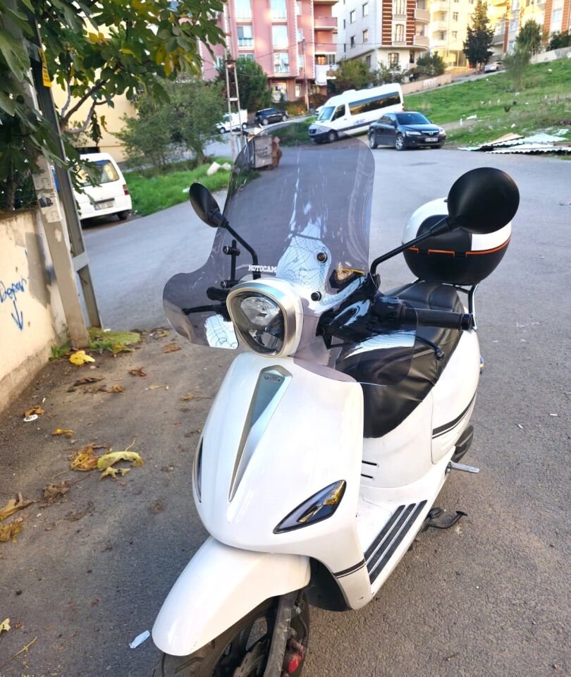 MOTOCAM Rks Neon 125 Ön Cam 2023-2026 Model 45cm Füme Renkli 4mm Elcikli APARATSIZ