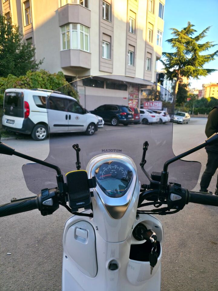 MOTOCAM Rks Neon 125 Ön Cam 2023-2026 Model 45cm Füme Renkli 4mm Elcikli APARATSIZ