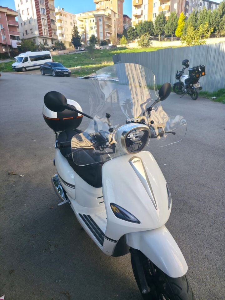 MOTOCAM Rks Neon 125 Ön Cam 2023-2026 Model 45cm Şeffaf Renkli 4mm Elcikli APARATSIZ