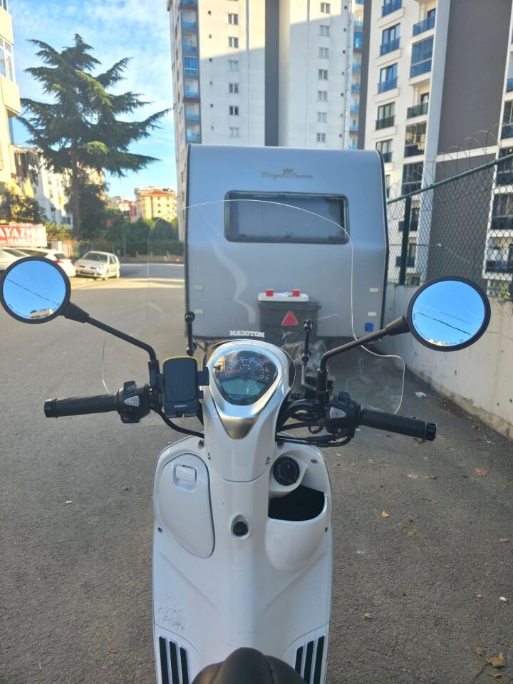 MOTOCAM Rks Neon 125 Ön Cam 2023-2026 Model 45cm Şeffaf Renkli 4mm Elcikli APARATSIZ