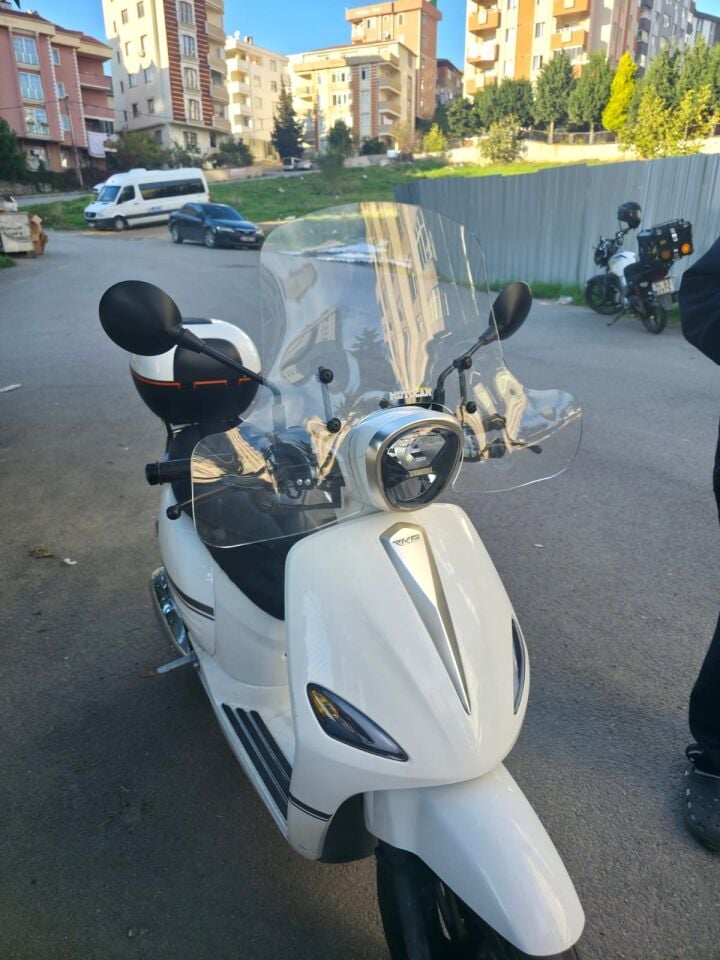 MOTOCAM Rks Neon 125 Ön Cam 2023-2026 Model 45cm Şeffaf Renkli 4mm Elcikli APARATSIZ