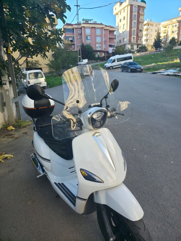 MOTOCAM Rks Neon 125 Ön Cam 2023-2026 Model 45cm Şeffaf Renkli 4mm Elcikli APARATSIZ