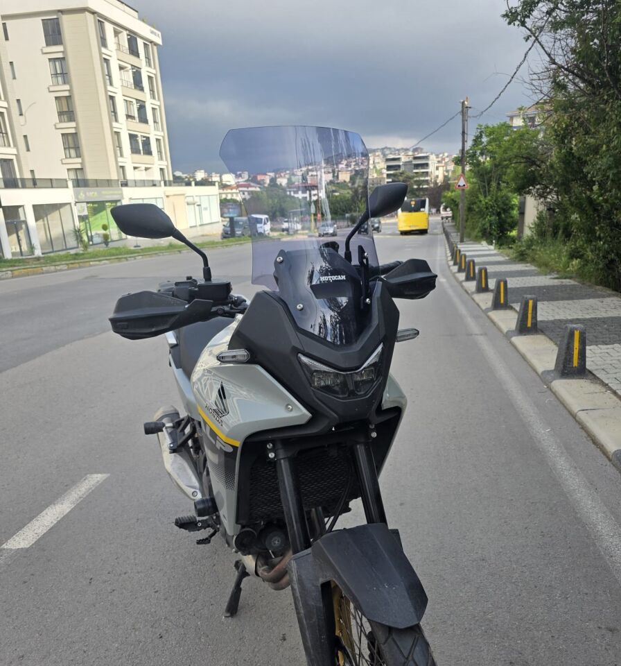 MOTOCAM Honda Transalp XL 750 Ön Cam 2025-2026 Model 53cm Füme Renkli 4mm UZUN