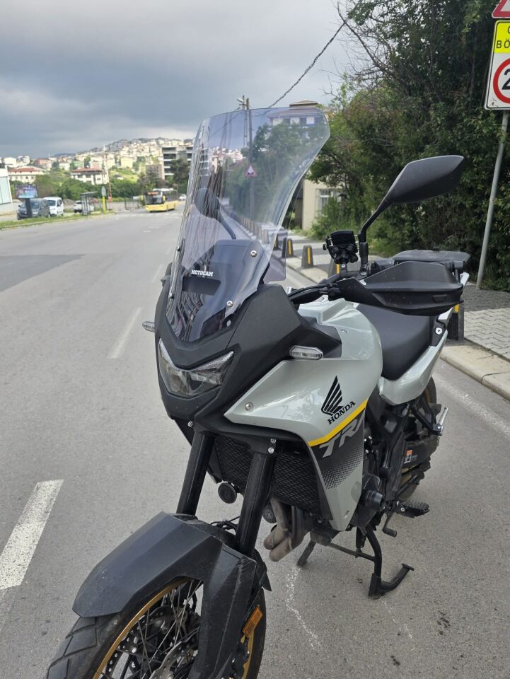 MOTOCAM Honda Transalp XL 750 Ön Cam 2025-2026 Model 53cm Füme Renkli 4mm UZUN