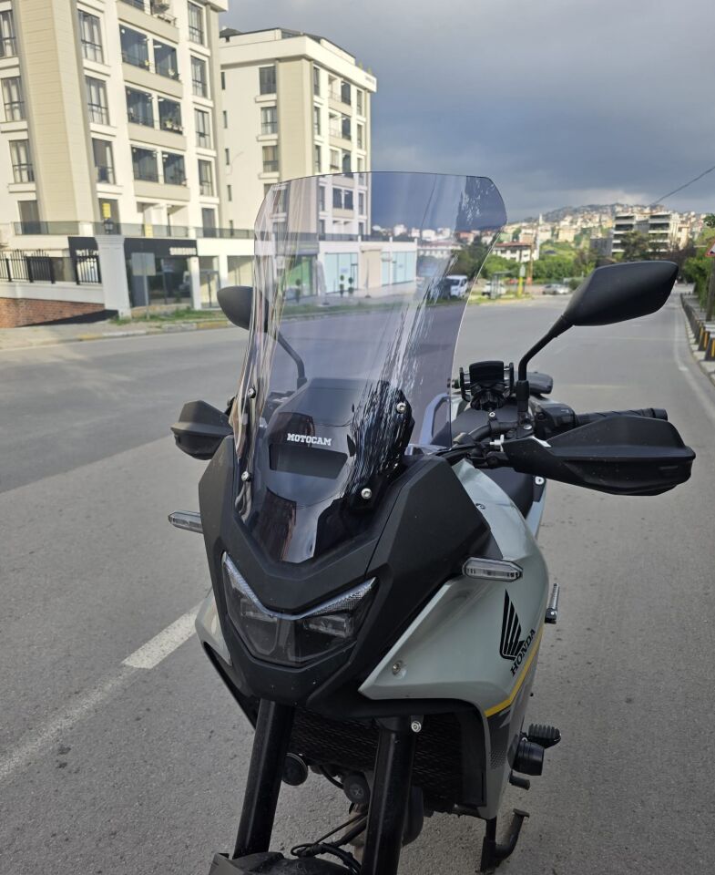 MOTOCAM Honda Transalp XL 750 Ön Cam 2025-2026 Model 53cm Füme Renkli 4mm UZUN