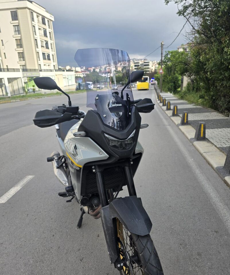 MOTOCAM Honda Transalp XL 750 Ön Cam 2025-2026 Model 53cm Füme Renkli 4mm UZUN