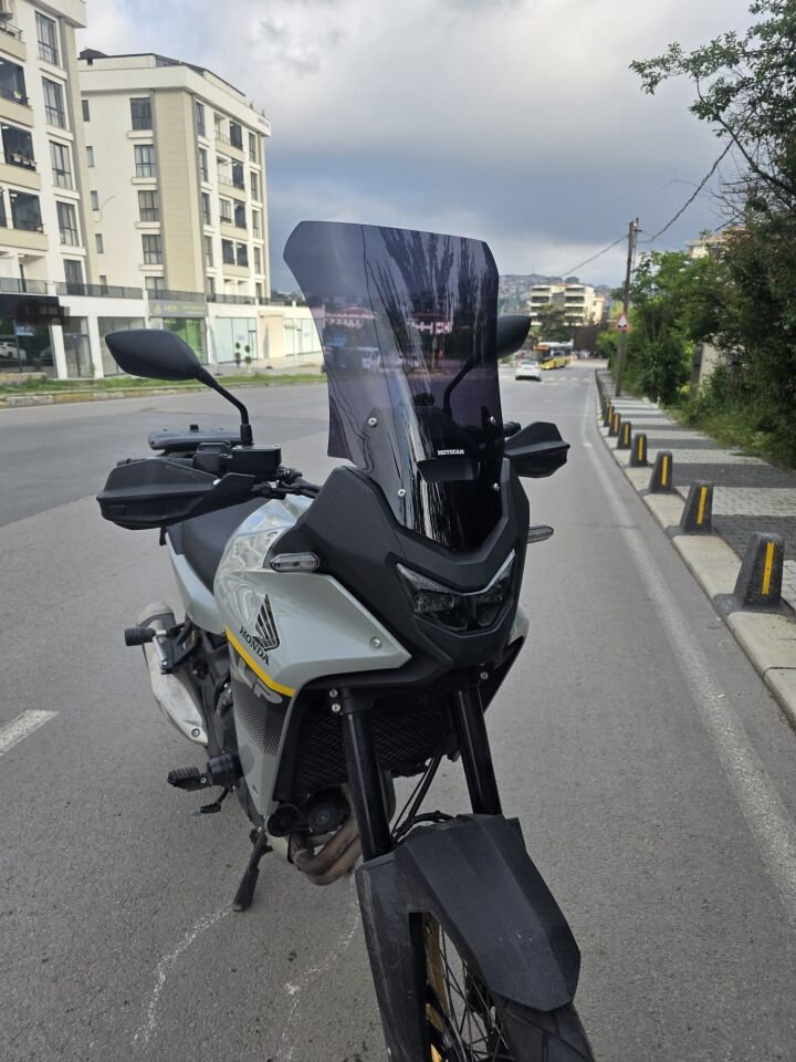 MOTOCAM Honda Transalp XL 750 Ön Cam 2025-2026 Model 53cm Siyah Renkli 4mm UZUN