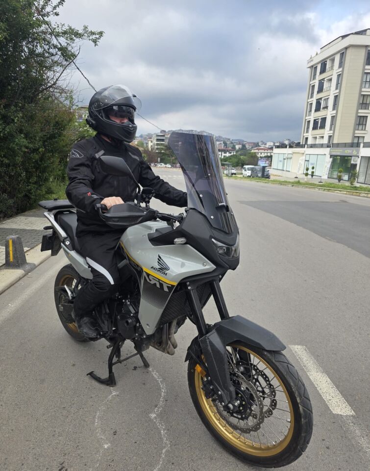 MOTOCAM Honda Transalp XL 750 Ön Cam 2025-2026 Model 53cm Siyah Renkli 4mm UZUN