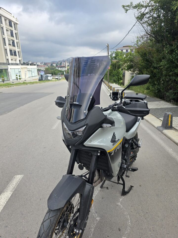 MOTOCAM Honda Transalp XL 750 Ön Cam 2025-2026 Model 53cm Siyah Renkli 4mm UZUN