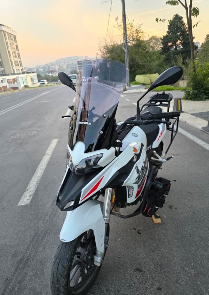 MOTOCAM Benelli TRK 251 Ön Cam 2019-2023 Model 56cm Füme Renkli 4mm