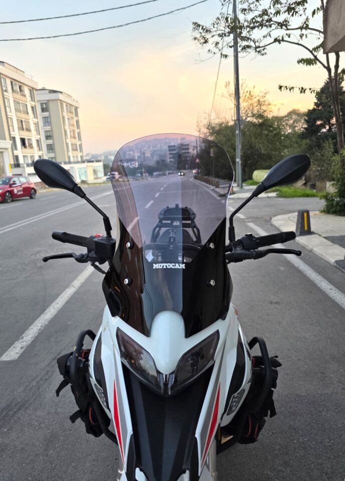 MOTOCAM Benelli TRK 251 Ön Cam 2019-2023 Model 56cm Füme Renkli 4mm