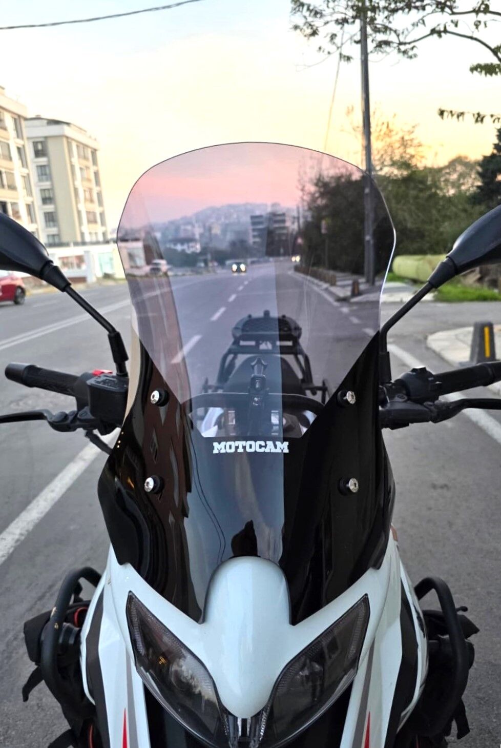 MOTOCAM Benelli TRK 251 Ön Cam 2019-2023 Model 56cm Füme Renkli 4mm