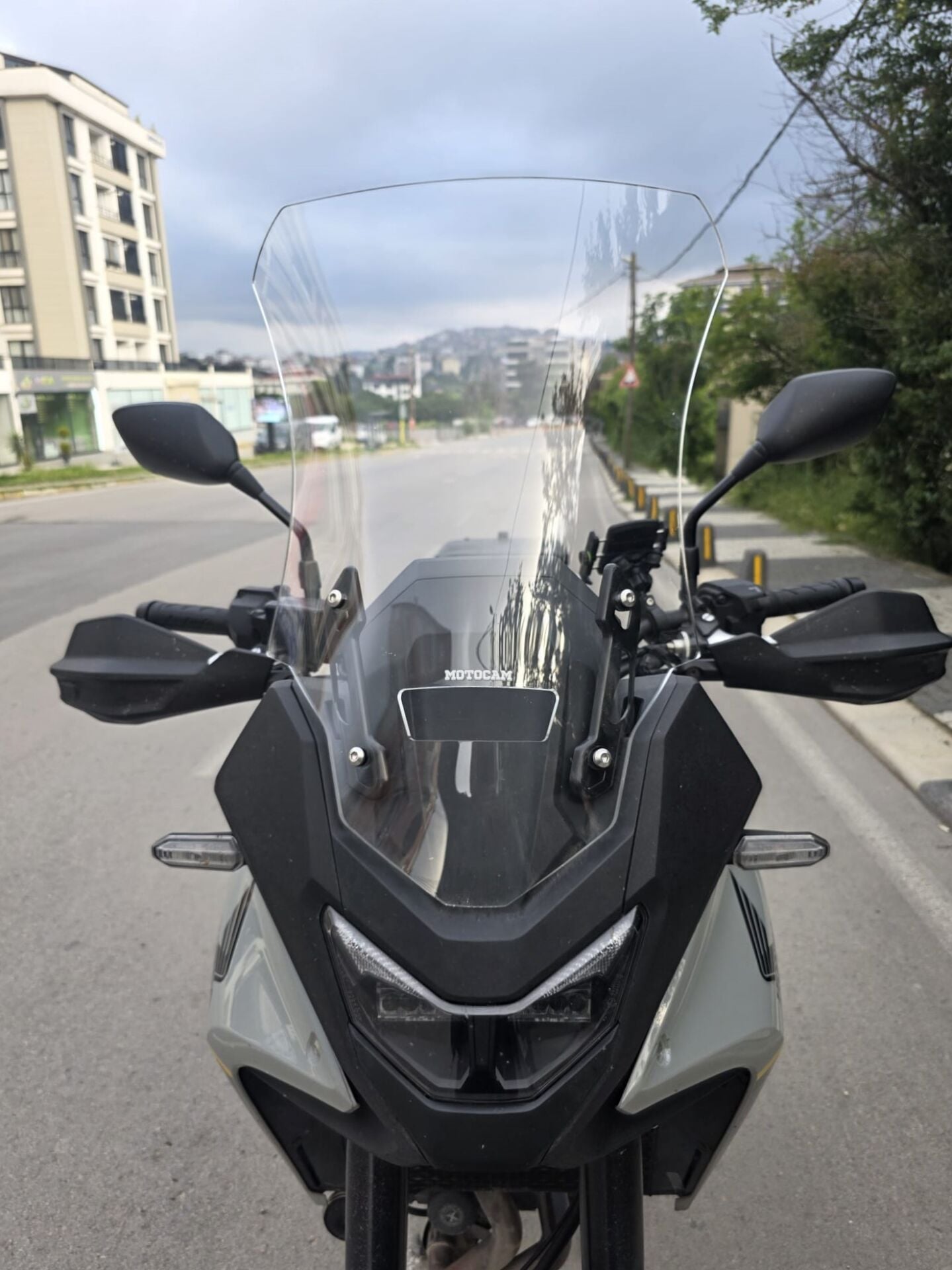 MOTOCAM Honda Transalp XL 750 Ön Cam 2025-2026 Model 53cm Şeffaf Renkli 4mm UZUN