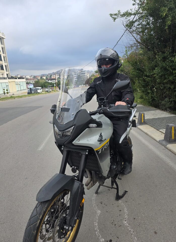 MOTOCAM Honda Transalp XL 750 Ön Cam 2025-2026 Model 53cm Şeffaf Renkli 4mm UZUN