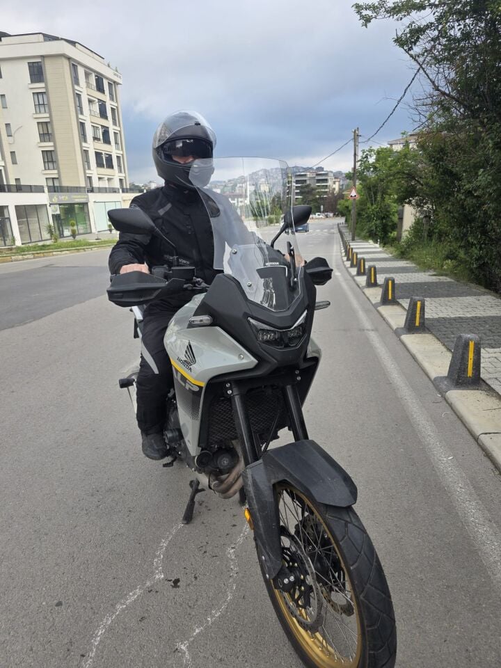 MOTOCAM Honda Transalp XL 750 Ön Cam 2025-2026 Model 53cm Şeffaf Renkli 4mm UZUN