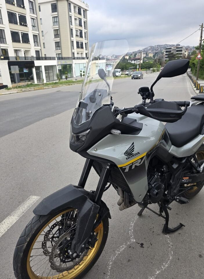 MOTOCAM Honda Transalp XL 750 Ön Cam 2025-2026 Model 53cm Şeffaf Renkli 4mm UZUN