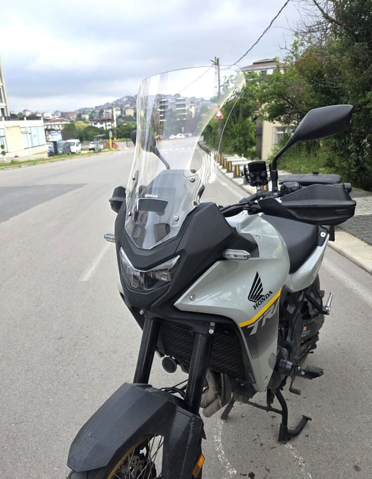 MOTOCAM Honda Transalp XL 750 Ön Cam 2025-2026 Model 53cm Şeffaf Renkli 4mm UZUN