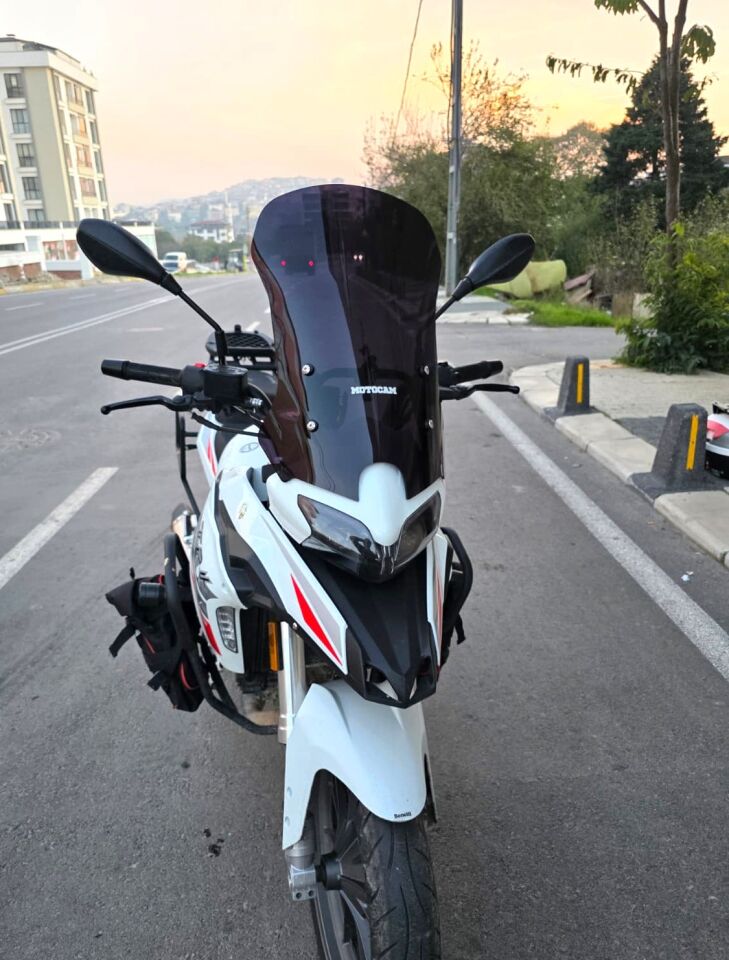 MOTOCAM Benelli TRK 251 Ön Cam 2019-2023 Model 56cm Siyah Renkli 4mm
