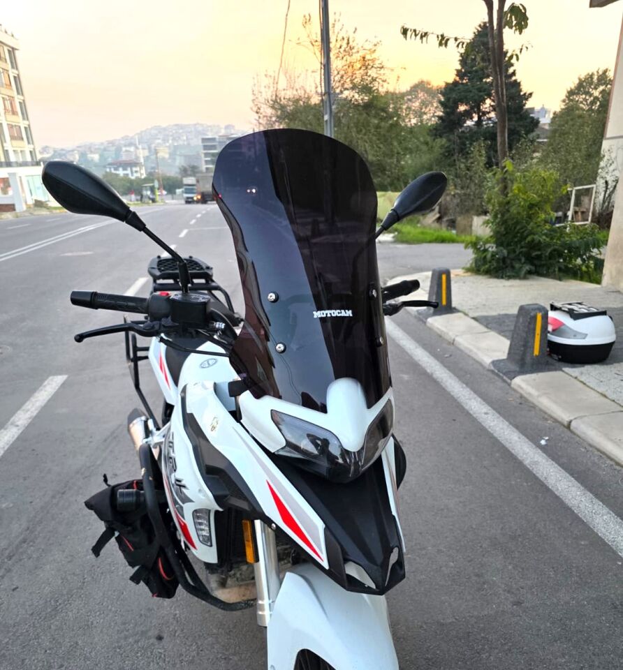 MOTOCAM Benelli TRK 251 Ön Cam 2019-2023 Model 56cm Siyah Renkli 4mm