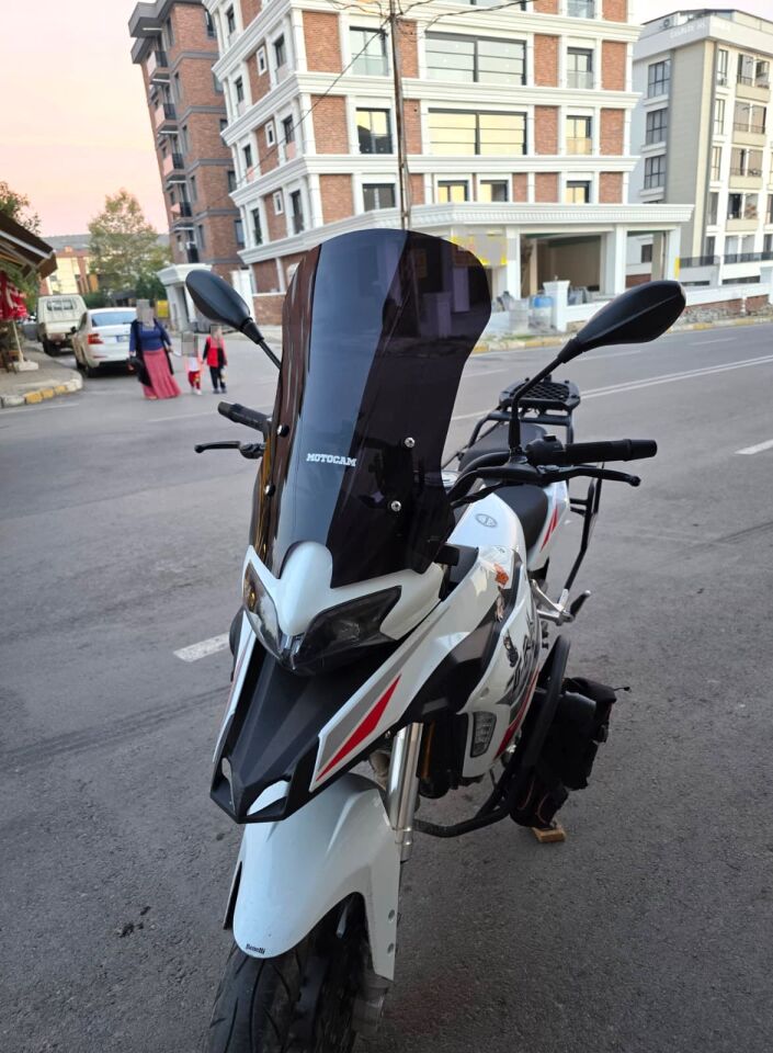 MOTOCAM Benelli TRK 251 Ön Cam 2019-2023 Model 56cm Siyah Renkli 4mm