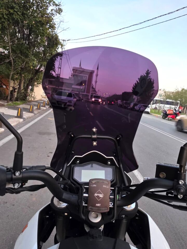 MOTOCAM Benelli TRK 251 Ön Cam 2019-2023 Model 56cm Siyah Renkli 4mm