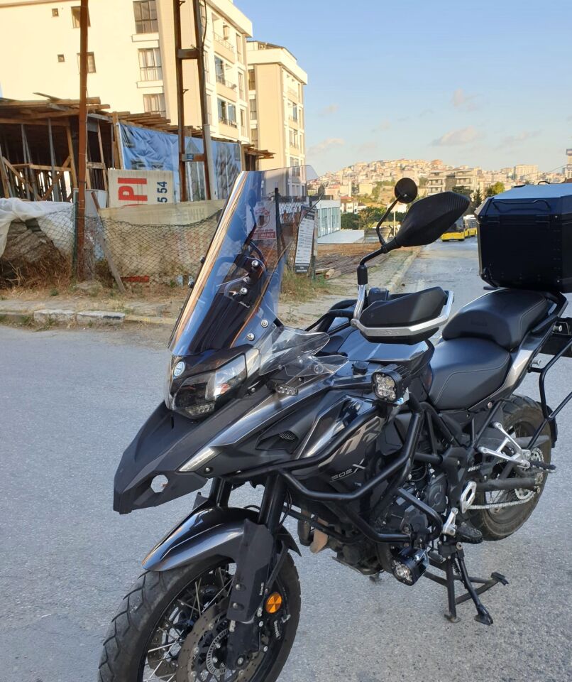 MOTOCAM Benelli TRK 502  Ön Cam 2017-2022 Model 54cm Füme Renkli 4mm