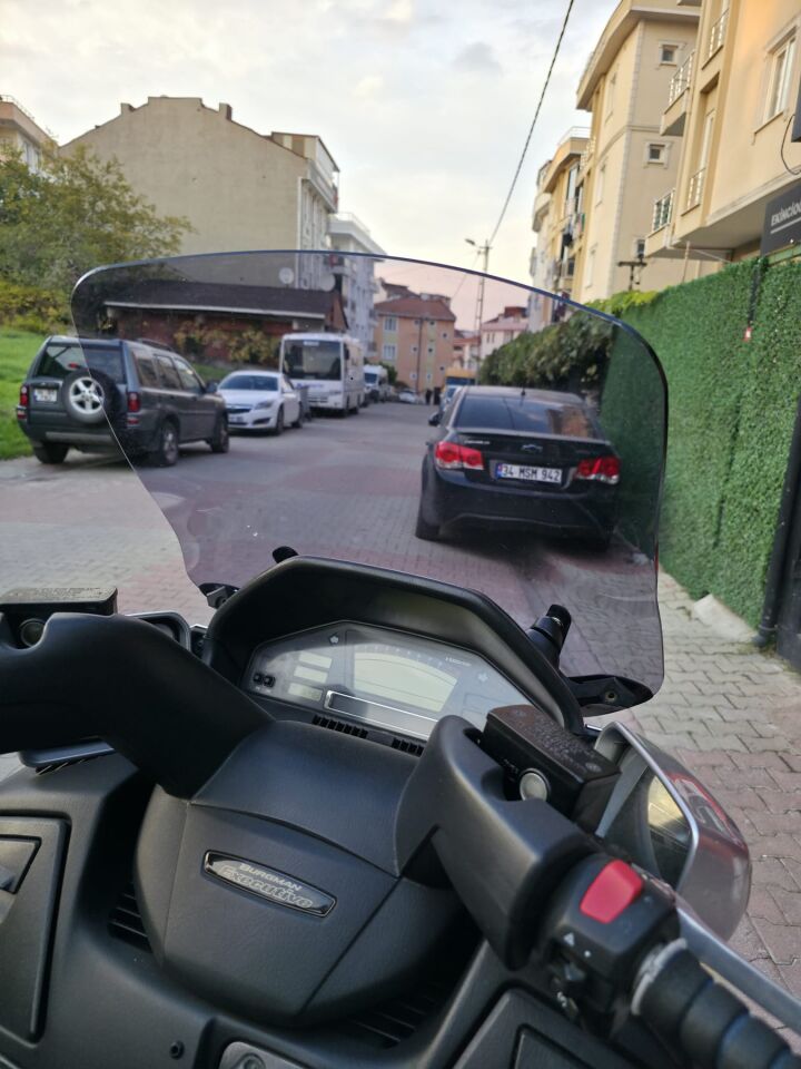 MOTOCAM Suzuki Burgman 650 Ön Cam 2001-2004 Model 60cm Füme Renkli 4mm