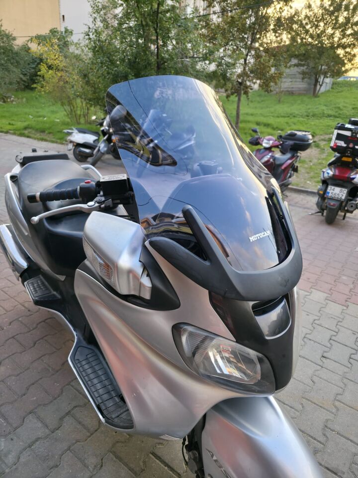 MOTOCAM Suzuki Burgman 650 Ön Cam 2001-2004 Model 60cm Füme Renkli 4mm