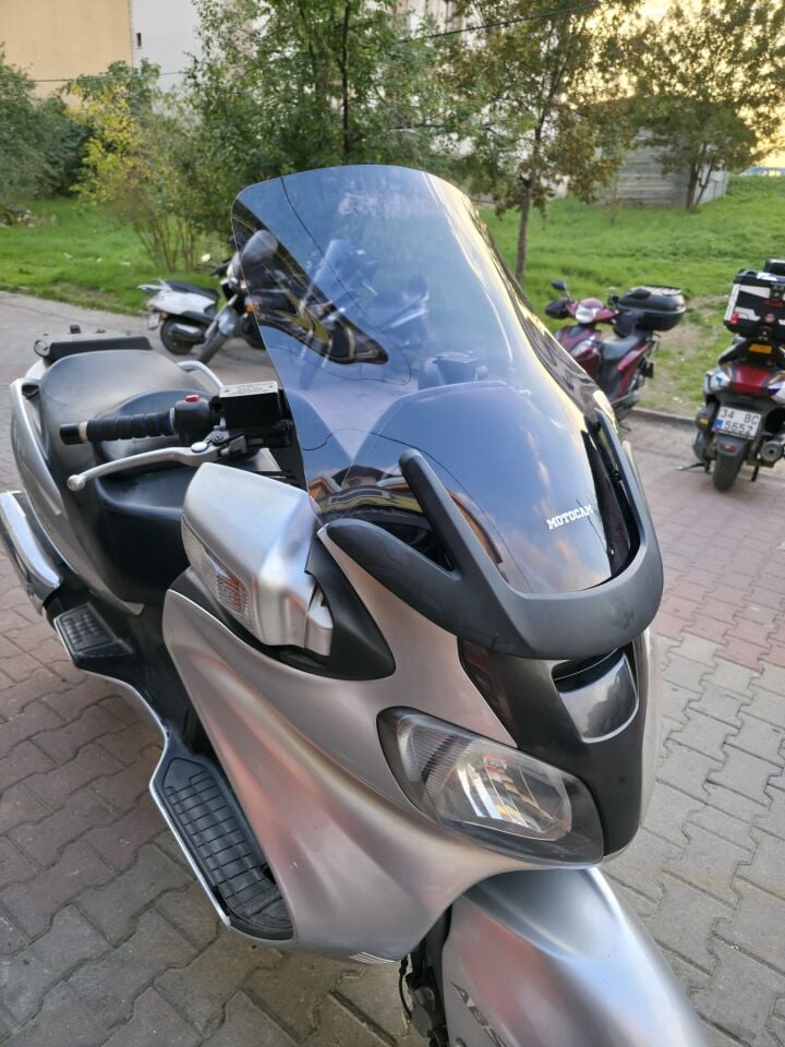 MOTOCAM Suzuki Burgman 650 Ön Cam 2001-2004 Model 60cm Füme Renkli 4mm
