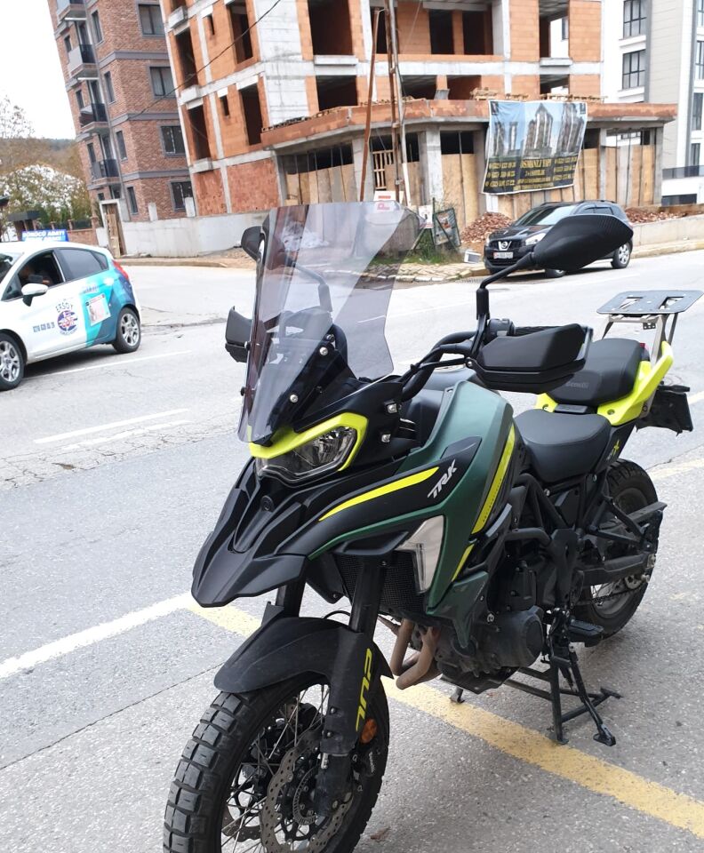 MOTOCAM Benelli TRK 702 X Ön Cam 2025-2026 Model 51cm Füme Renkli 4mm