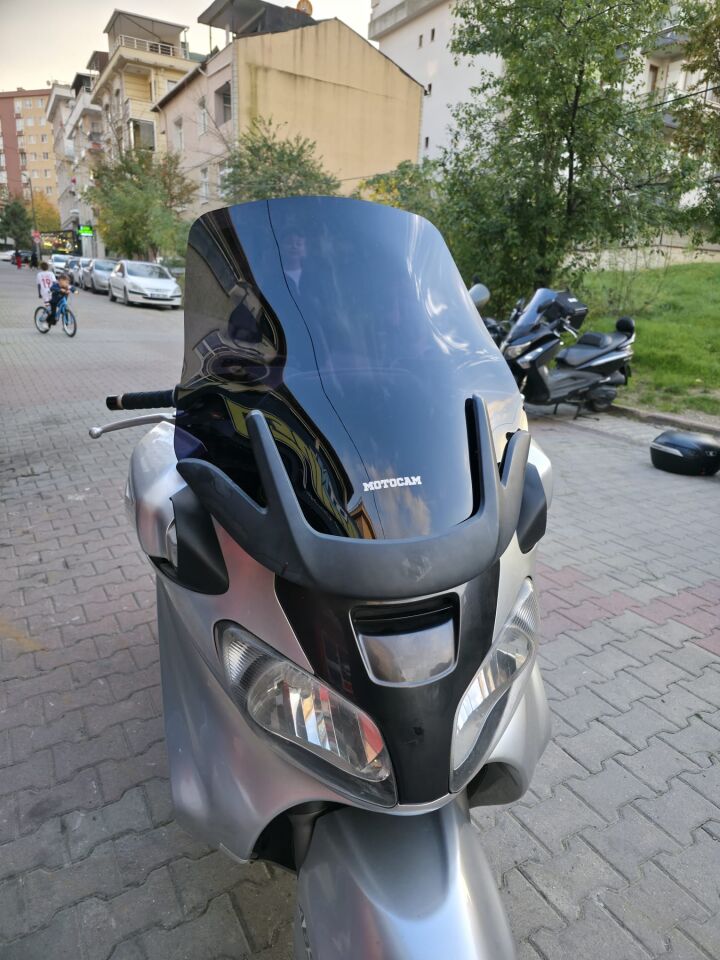 MOTOCAM Suzuki Burgman 650 Ön Cam 2001-2004 Model 60cm Siyah Renkli 4mm