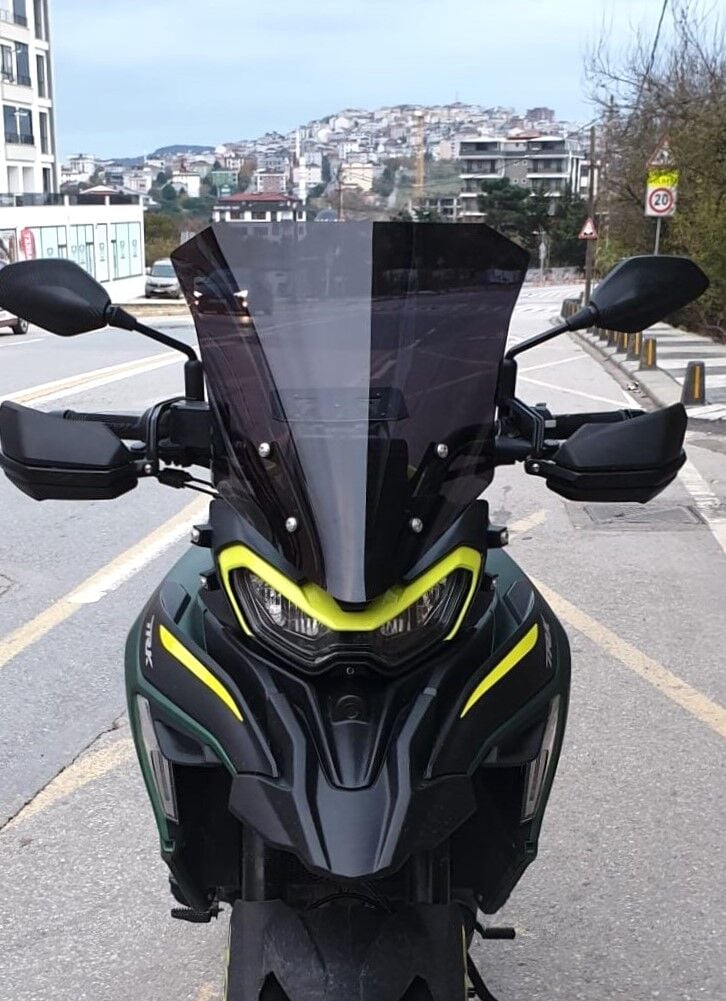 MOTOCAM Benelli TRK 702 X Ön Cam 2025-2026 Model 51cm Siyah Renkli 4mm