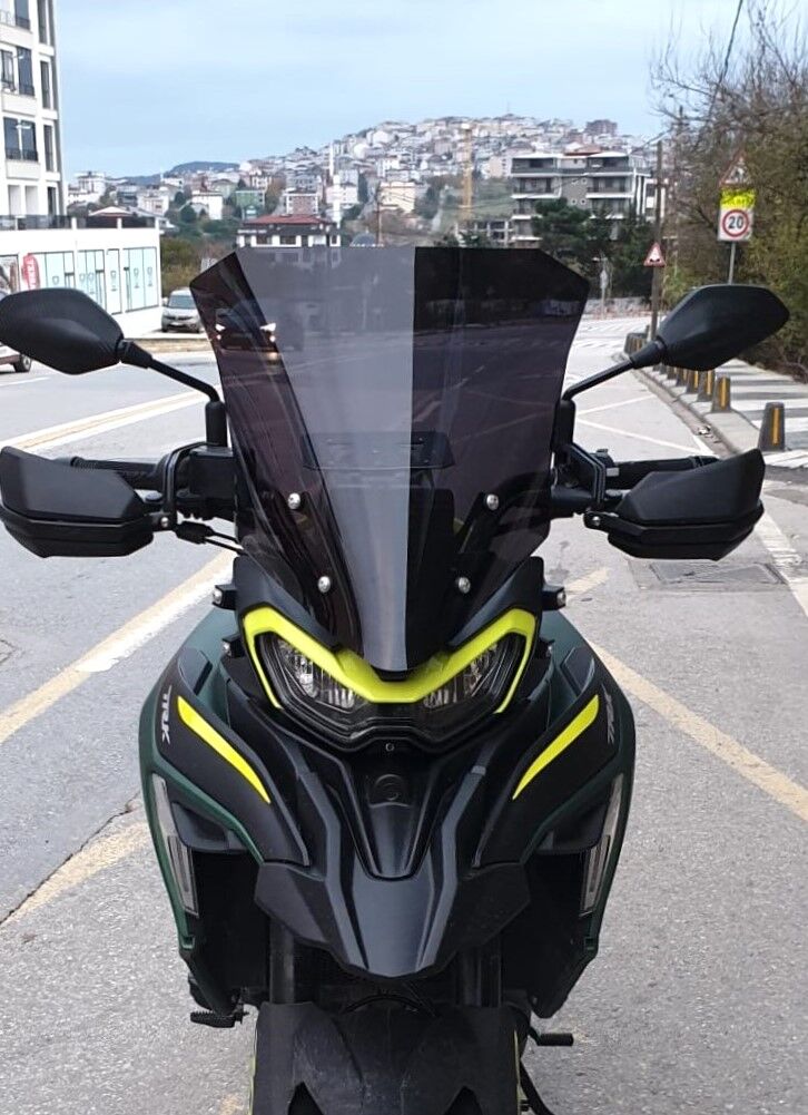 MOTOCAM Benelli TRK 702 X Ön Cam 2025-2026 Model 51cm Siyah Renkli 4mm