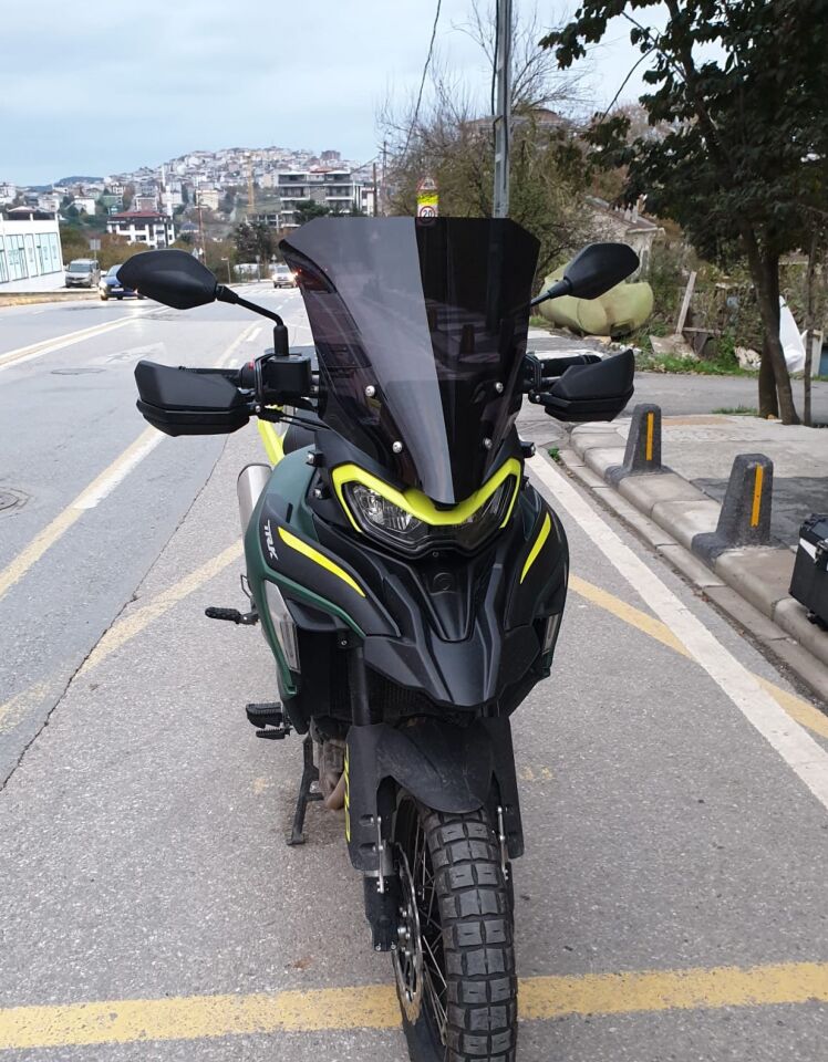 MOTOCAM Benelli TRK 702 X Ön Cam 2025-2026 Model 51cm Siyah Renkli 4mm