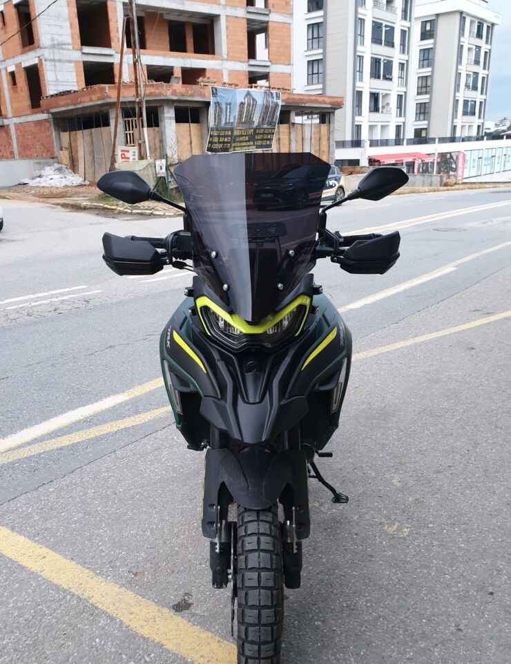 MOTOCAM Benelli TRK 702 X Ön Cam 2025-2026 Model 51cm Siyah Renkli 4mm
