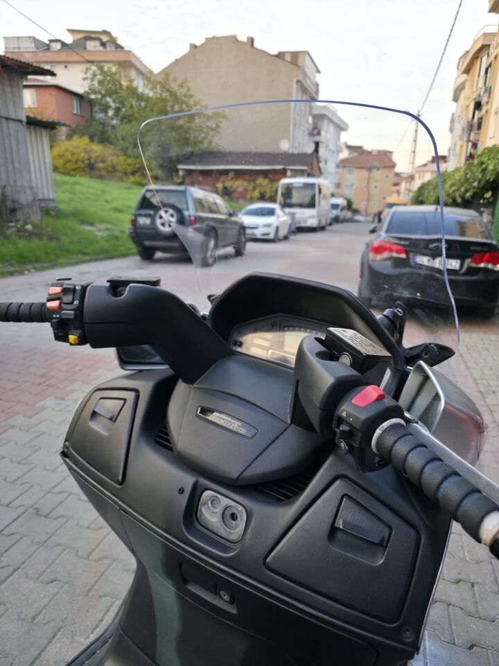 MOTOCAM Suzuki Burgman 650 Ön Cam 2001-2004 Model 60cm Şeffaf Renkli 4mm