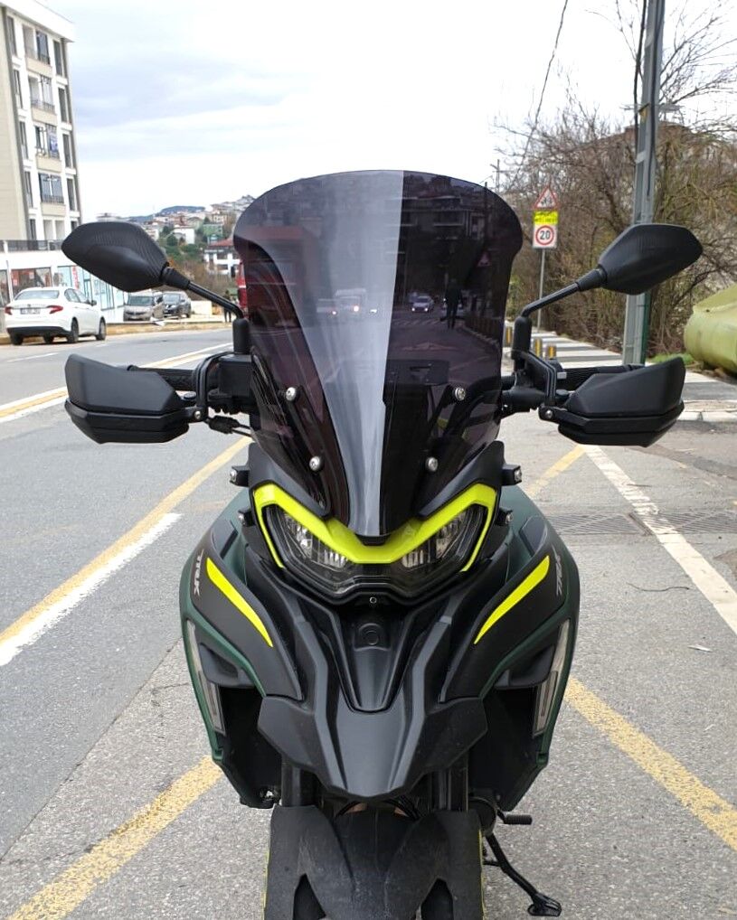 MOTOCAM Benelli TRK 702 X Ön Cam 2025-2026 Model 51cm Siyah Renkli 4mm