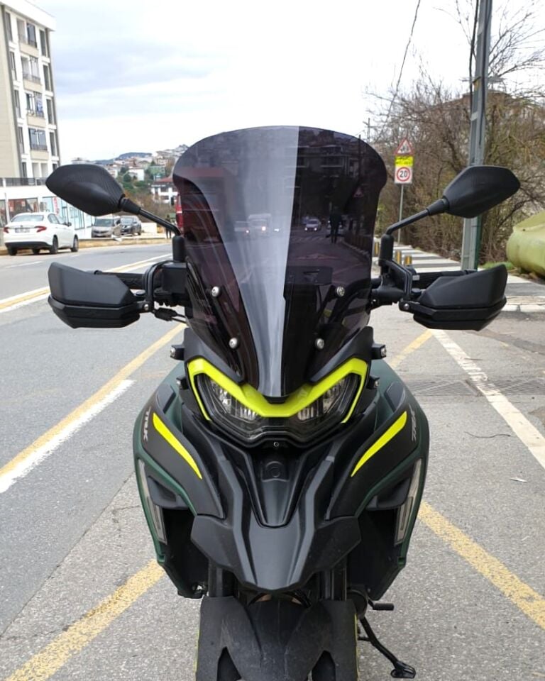 MOTOCAM Benelli TRK 702 X Ön Cam 2025-2026 Model 51cm Siyah Renkli 4mm