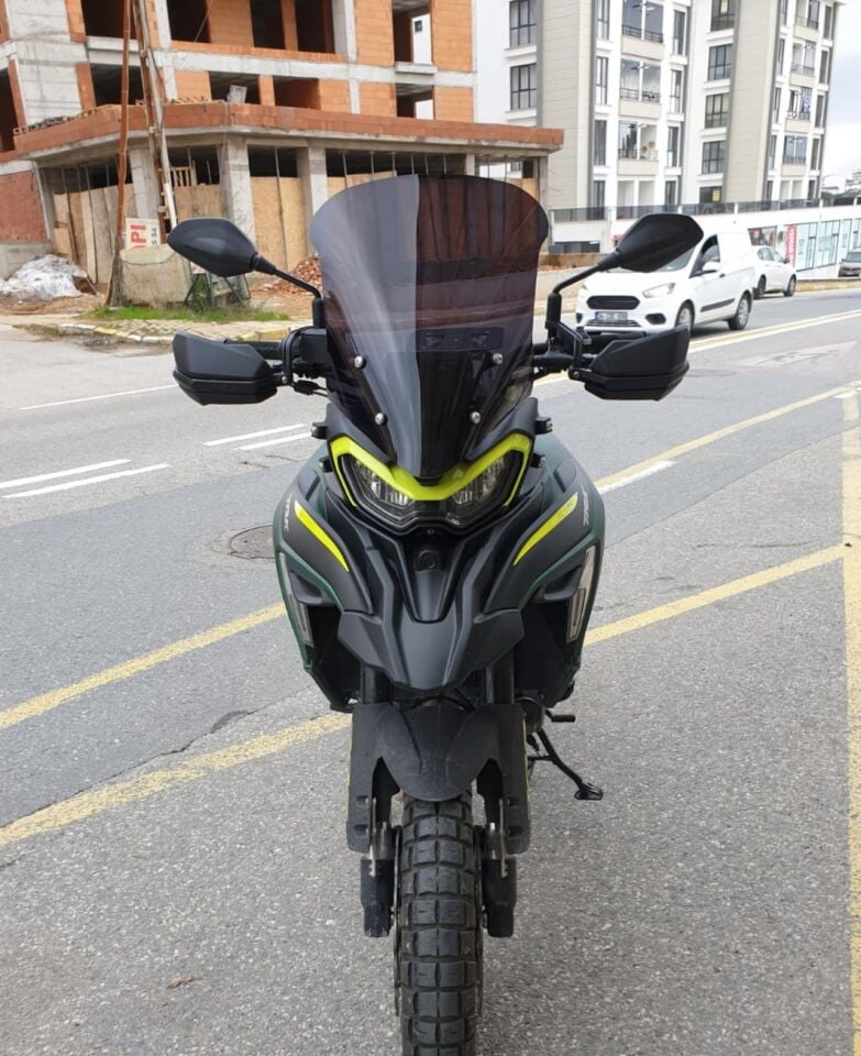 MOTOCAM Benelli TRK 702 X Ön Cam 2025-2026 Model 51cm Siyah Renkli 4mm