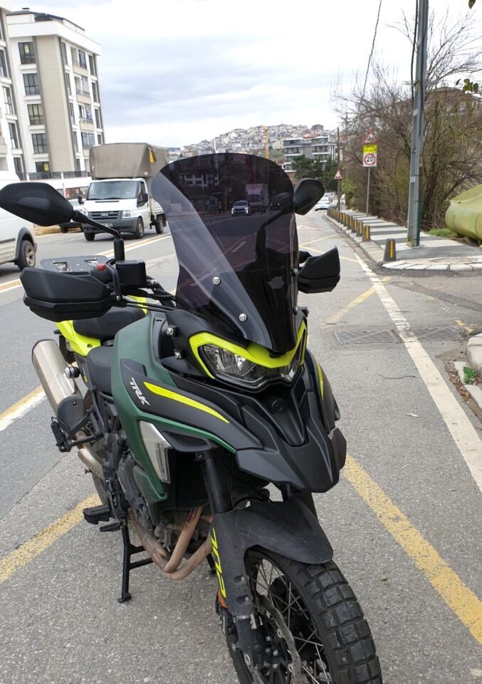 MOTOCAM Benelli TRK 702 X Ön Cam 2025-2026 Model 51cm Siyah Renkli 4mm