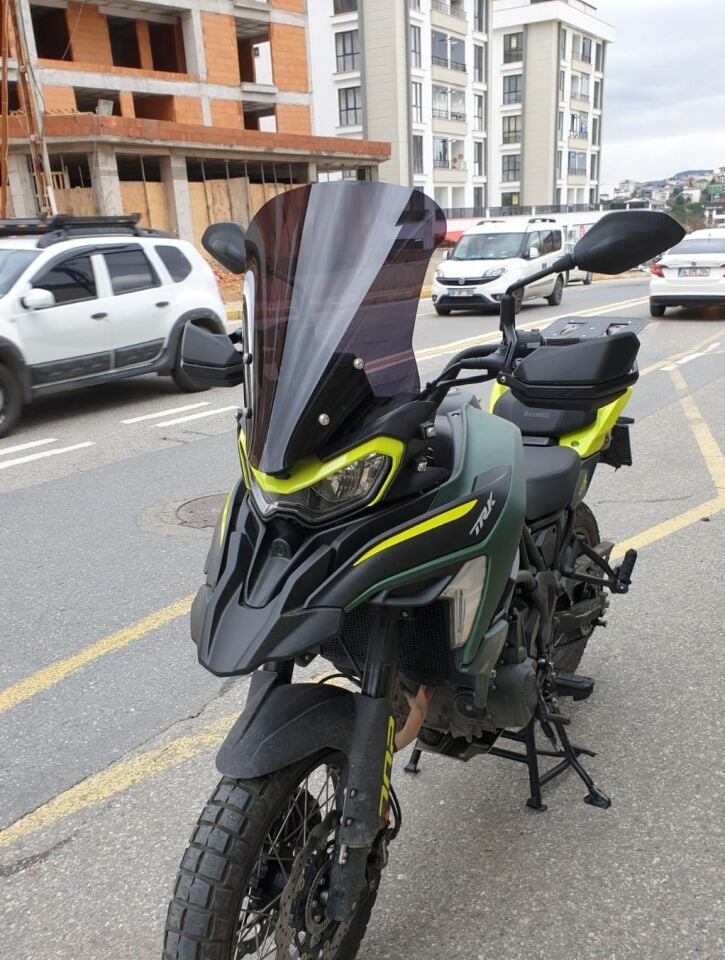 MOTOCAM Benelli TRK 702 X Ön Cam 2025-2026 Model 51cm Siyah Renkli 4mm