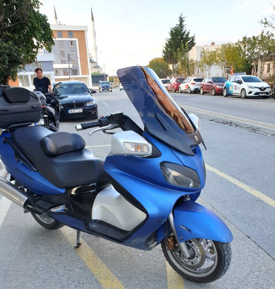 MOTOCAM Suzuki Burgman 650 Ön Cam 2005-2008 Model 65cm Siyah Renkli 4mm