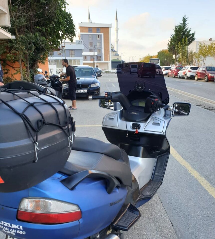 MOTOCAM Suzuki Burgman 650 Ön Cam 2005-2008 Model 65cm Siyah Renkli 4mm